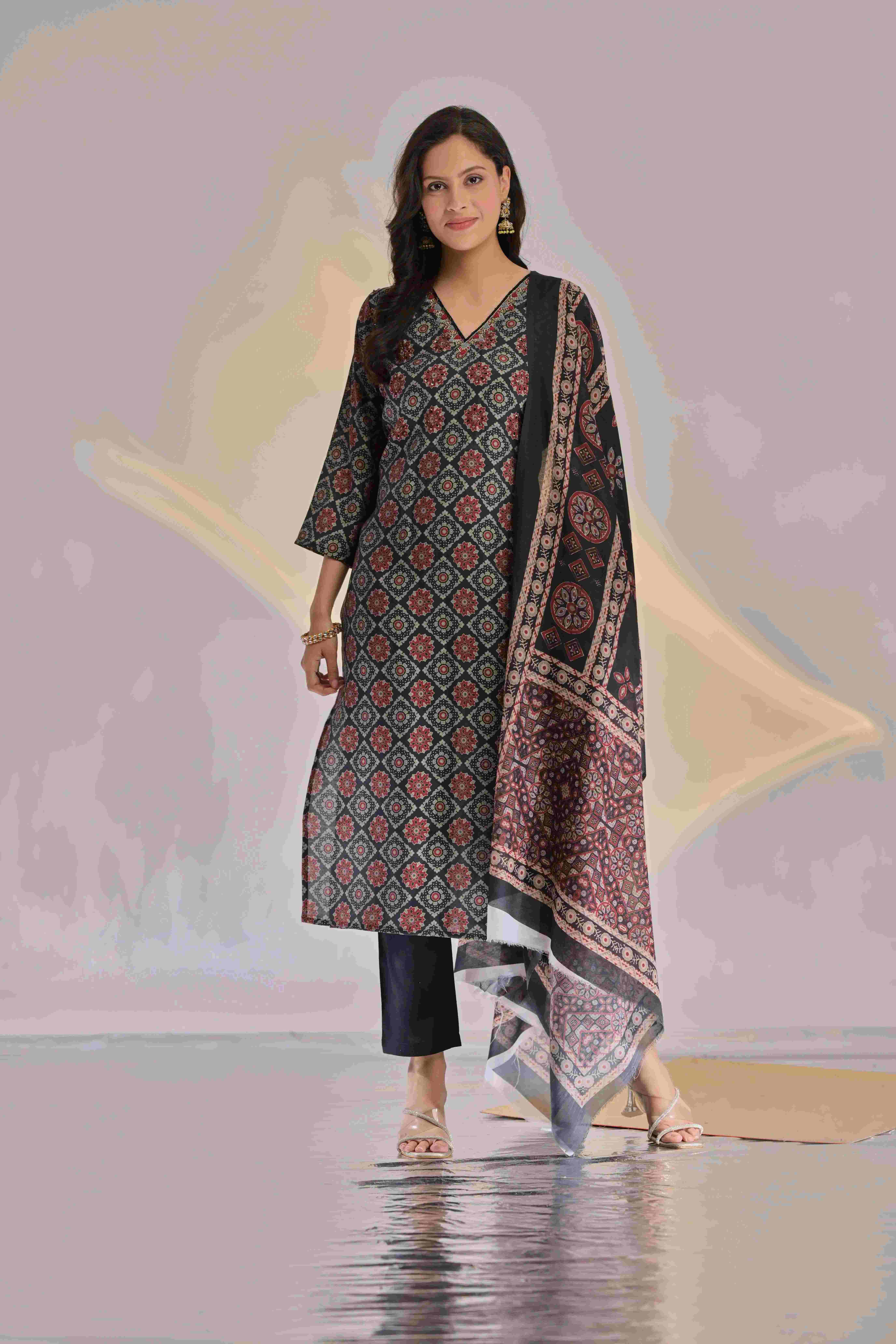 Traditional Salwar Kameez Suit 4 by Parnika India